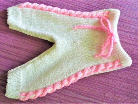 Strickanleitung Babyhose Gr.56/62 mit farbigen Zöpfen