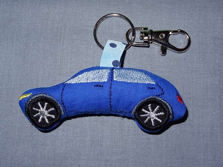 Auto Kissen und Anhänger ITH Stickdatei