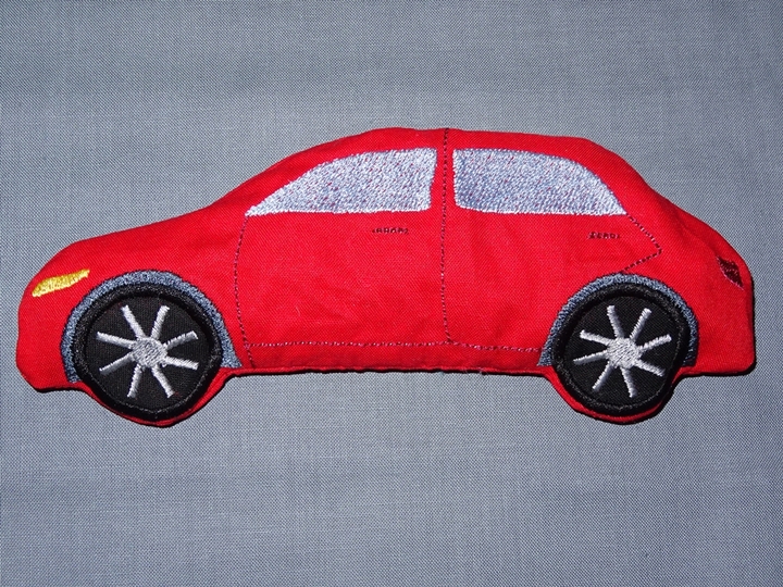 Auto Kissen und Anhänger ITH Stickdatei