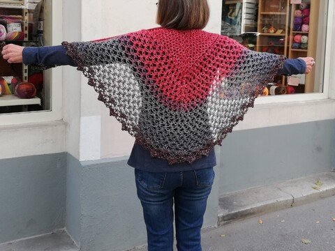 Halbrundes Tuch gehäkelt "HOT-LOVE"