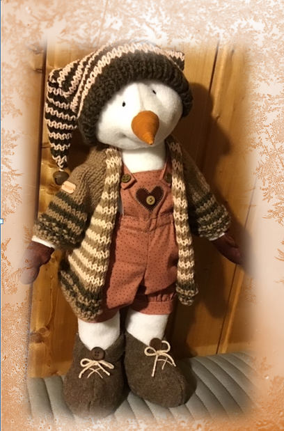 Schneebub mit Kleidung