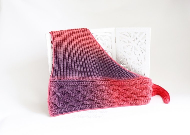 Schulter- & Halstuch "Premiere" (Zopfmuster, gehäkelt)