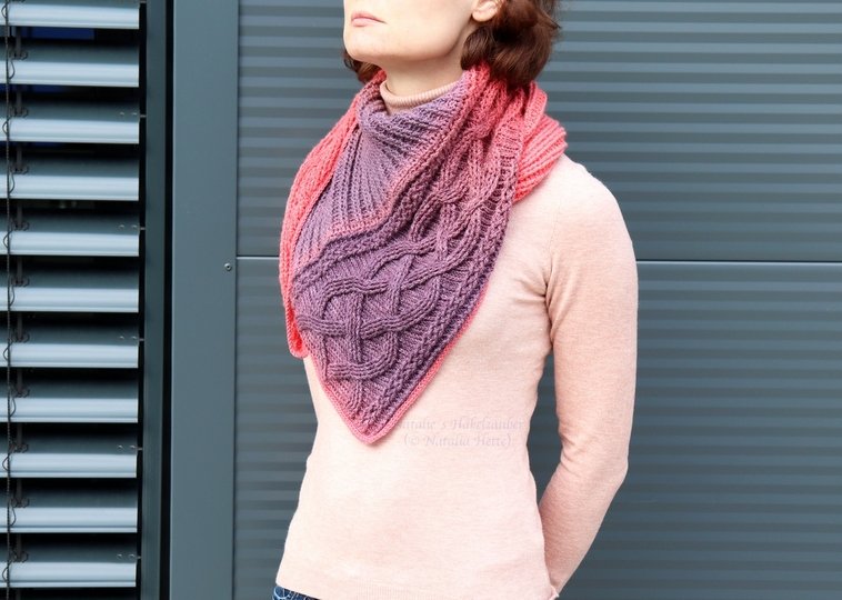 Schulter- & Halstuch "Premiere" (Zopfmuster, gehäkelt)