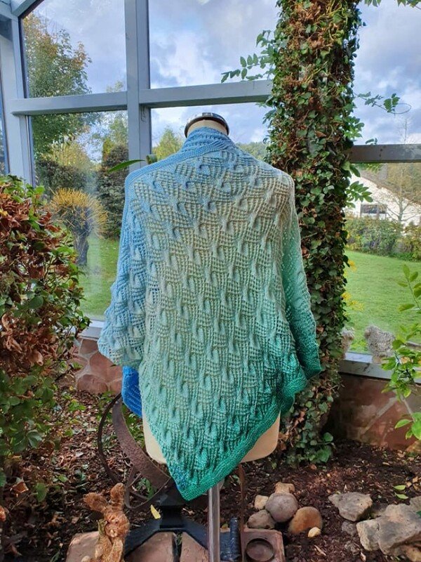 Anlis Drachenbogen, gestricktes Dreieckstuch - Bild 2