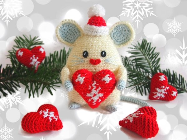 PDF Pattern Milky Mouse with Heart Ornament