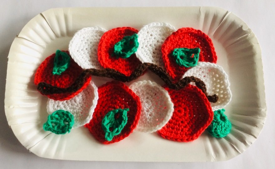 Häkelanleitung Tomate Mozzarella mit Basilikumblättern und Balsamico ideal für Kinderküche oder Kaumannsladen