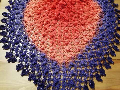 Gehäkeltes Tuch "LOVE-POESIE"