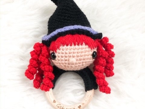 Häkelanleitung Babyrassel kleine Hexe