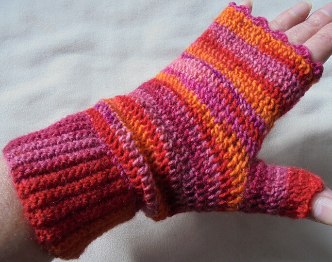 Gehäkelte Handstulpen aus Sockenwolle