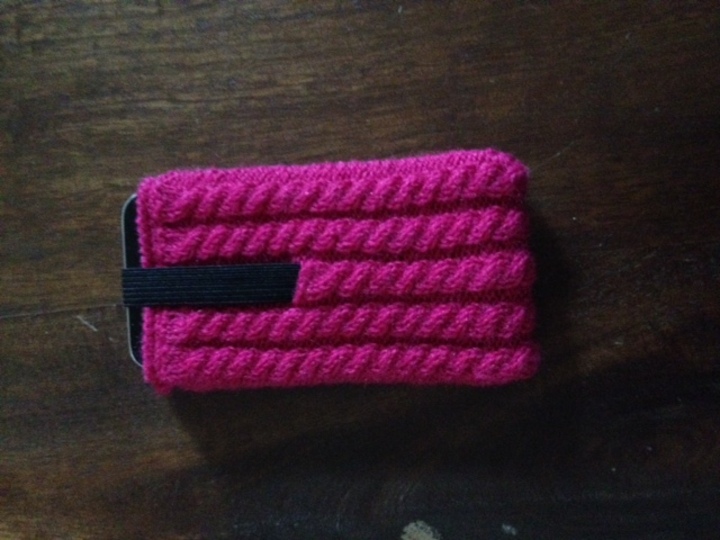 Handytasche mit Zopfmuster