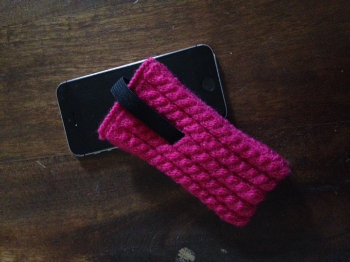 Handytasche mit Zopfmuster