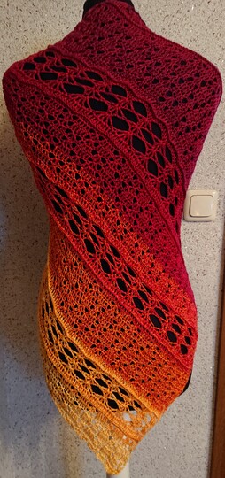 Tuch Mala häkeln asymmetrisches Tuch Dreieckstuch Schultertuch Häkeltuch