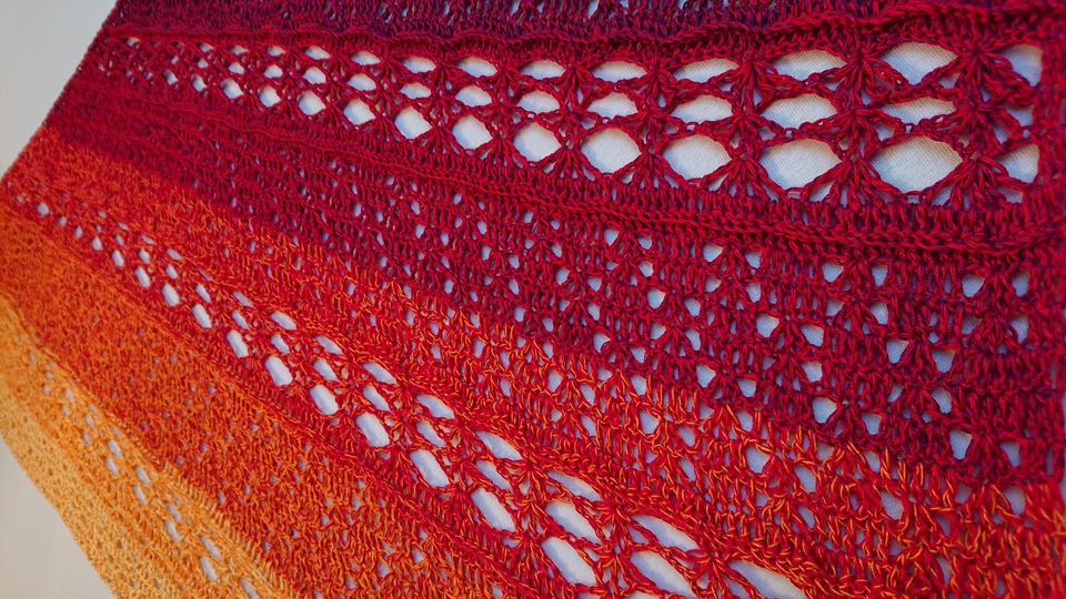 Tuch Mala häkeln asymmetrisches Tuch Dreieckstuch Schultertuch Häkeltuch