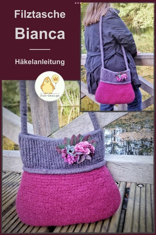 Nahaufnahme einer gefilzten Häkeltasche mit grauem Rippenbündchen, pinkem Körper, Blumenapplikation und schmalem Schulterriemen auf einem Holzgeländer.
