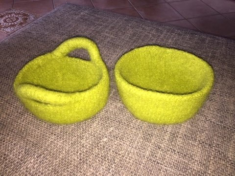 gestrickte Filzkörbchen mit und ohne Griff