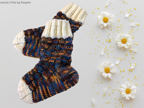 Kleinkinder-Söckchen im MineCraft-Muster (Strickanleitung)