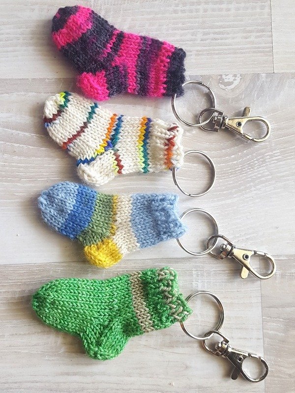 Strickanleitung Taschenbaumler, Schlüsselanhänge Socke für Einkaufswagen-Chip