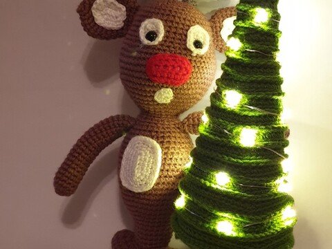 Erich das Rentier mit Tanne