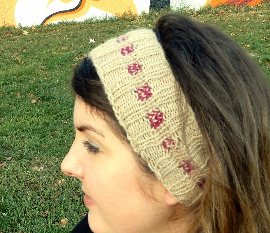Stranded colorwork headband knitting pattern "Chilly"