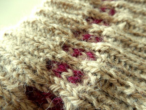 Stranded colorwork headband knitting pattern "Chilly"