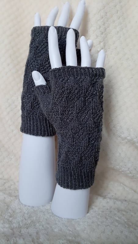 Handstulpen/Pulswärmer "Timantti" mit Rautenmuster 