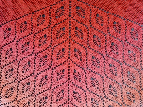 Crochet pattern shawl // triangular shawl // Fleur de Lys