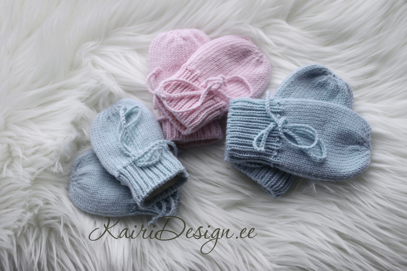 Machine knitting baby mittens one colour