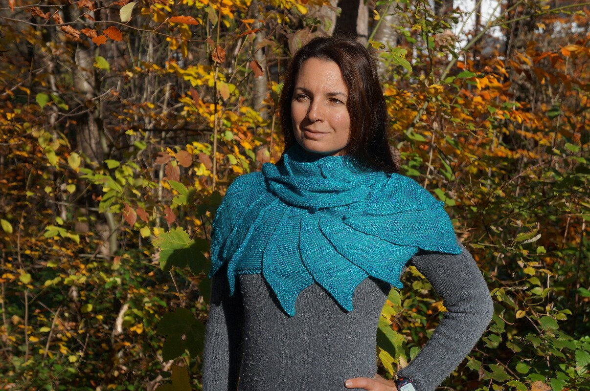 Schal Waldelbe mit Zacken in der Drachenschwanz - Art