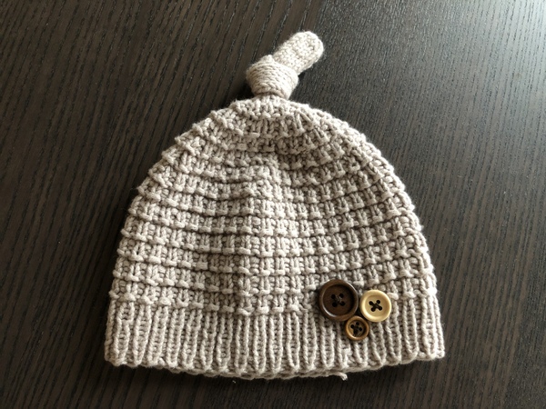 Baby cap with "lappet" (knitting pattern)