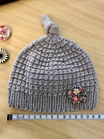 Baby cap with "lappet" (knitting pattern)