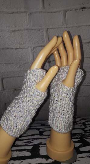 Häkelanleitung - Mützen- & Stulpen-Set "Schneekind"