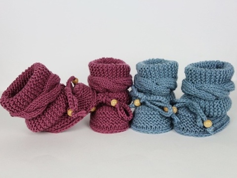 Strickanleitung Babyschuhe, warme Booties mit Zopfmuster zum binden