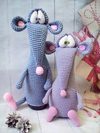 239 Crochet Pattern - Rat or Mouse, vine bottle sleeve - Amigurumi PDF file by Knittoy CP