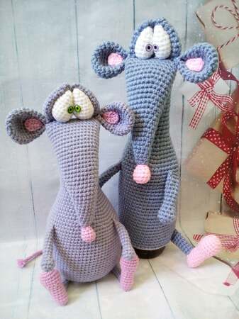 239 Crochet Pattern - Rat or Mouse, vine bottle sleeve - Amigurumi PDF file by Knittoy CP