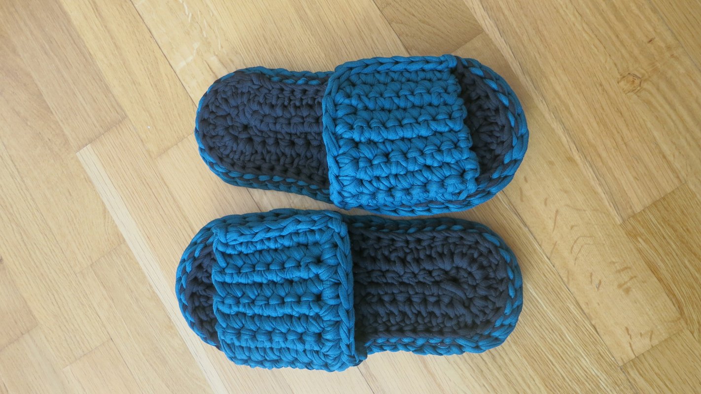 Slippers - footwear - Image 4