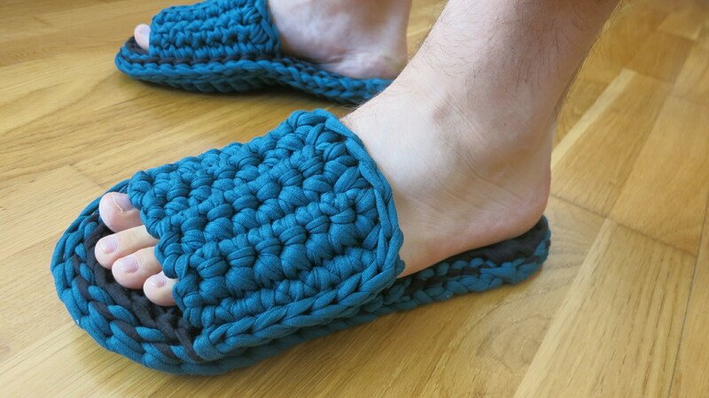 Slippers - footwear
