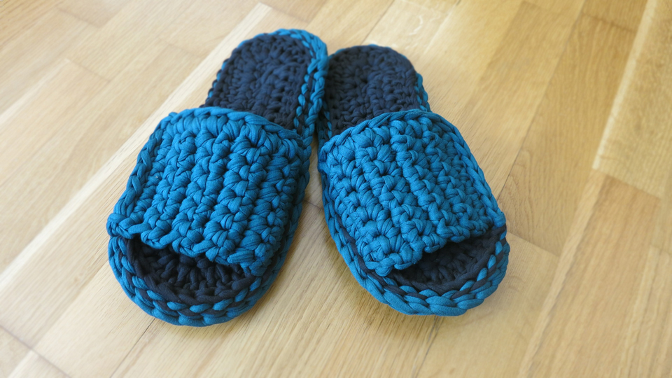 Slippers - footwear