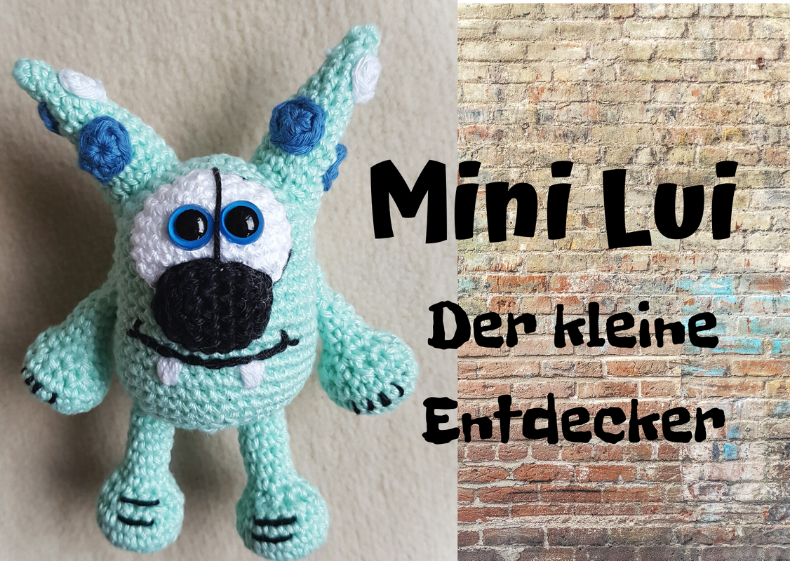 Gehäkeltes mintgrünes Amigurumi-Minimonster mit großen blauen Augen, geeignet als Schlüsselanhänger