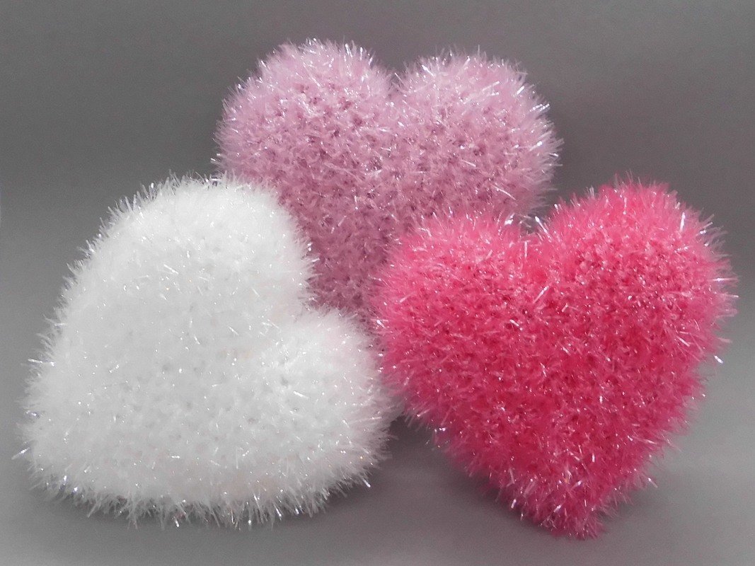 crochet pattern small glittering heart deco hanger & face scrubby