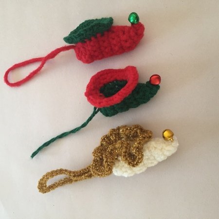 mini crochet Christmas ornament decoration pattern