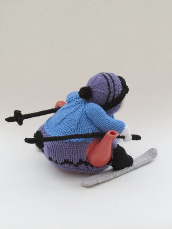 Skier Tea Cosy Knitting Pattern