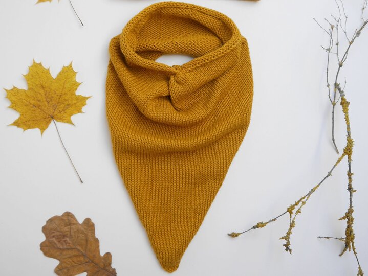 Knitting Pattern – Triangular Scarf LIV – No.227E