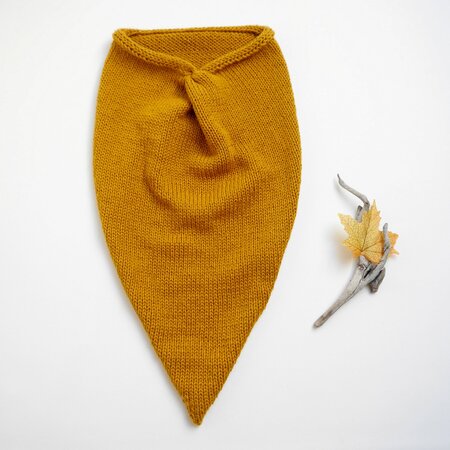 Knitting Pattern – Triangular Scarf LIV – No.227E