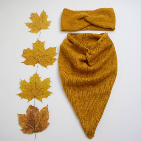 Knitting Pattern – Triangular Scarf LIV – No.227E