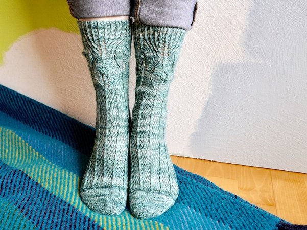 Toe-Up-Socks "Feathers & Lines", knitting pattern for 3 Sizes