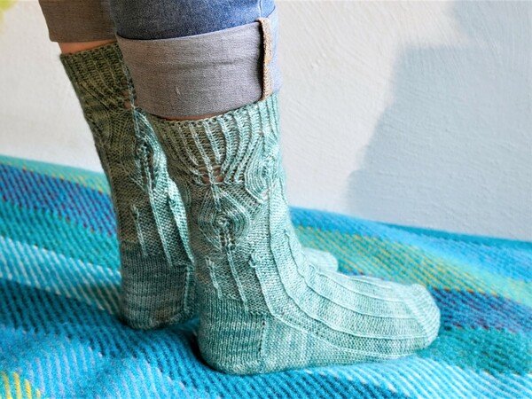 Toe-Up-Socks "Feathers & Lines", knitting pattern for 3 Sizes