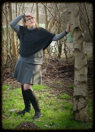 Strickanleitung Kurzponcho "Dunkle Beere" ( Ohne Maschenprobe/ für jede Größe)