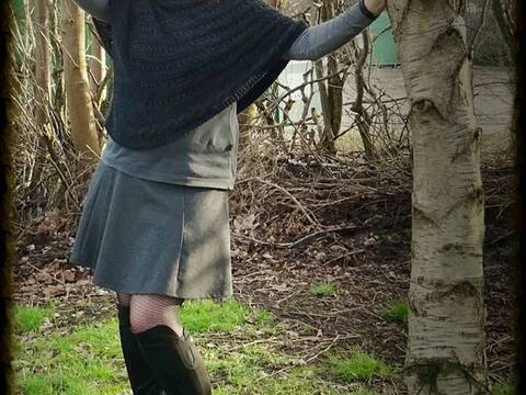 Strickanleitung Kurzponcho "Dunkle Beere" ( Ohne Maschenprobe/ für jede Größe)