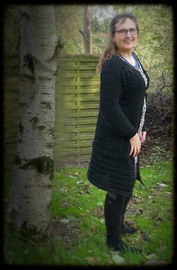 strickanleitung Longcardigan Dunkle Beere ( Ohne Maschenprobe/ Für jede Größe)