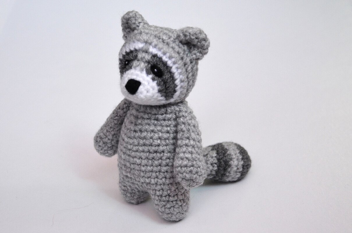 racoon - crochet pattern by NiggyArts